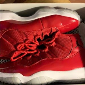 Air Jordan 11 gym red